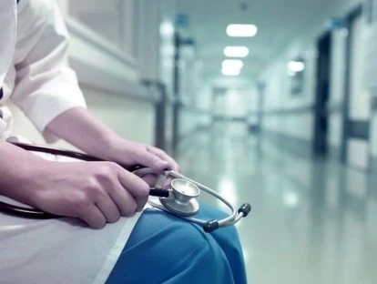 Erro médico em cirurgia de mamoplastia e abdominoplastia gera dano moral