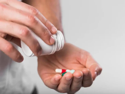 Rifaximina (Xifaxan): direitos e como solicitar fornecimento pelo SUS e planos de saúde