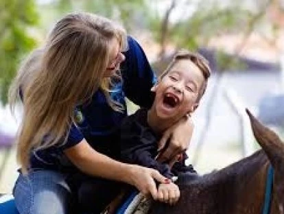 Plano de saúde deve pagar equoterapia e hidroterapia, decide Justiça