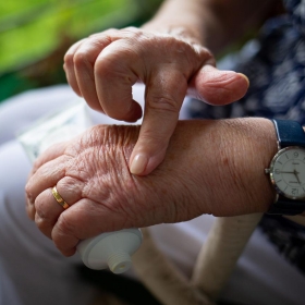 Pacientes com artrite reumatoide podem usar o FGTS para o tratamento