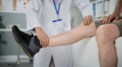 Infiltração no joelho pelo SUS e pelo plano de saúde: quando a cobertura é obrigatória