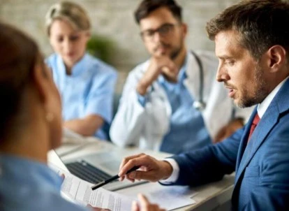 Reportagem explica papel do advogado especialista em Direito da Saúde