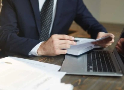 Portal Carreira Jurídica explica atuação de advogado especialista em planos de saúde